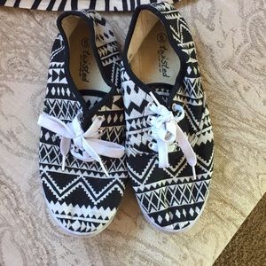 Twisted Tennis shoes geo pattern